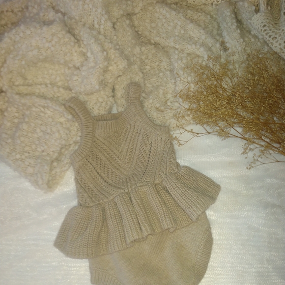 Old Navy Cream Knit Baby Romper - Picture 2 of 5